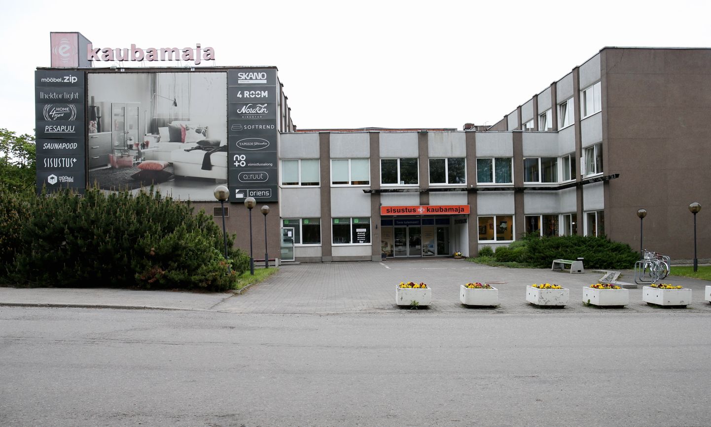 Linnaraamtukogu Karlova-Ropka harukogu tegutseb E-kaubamajas.