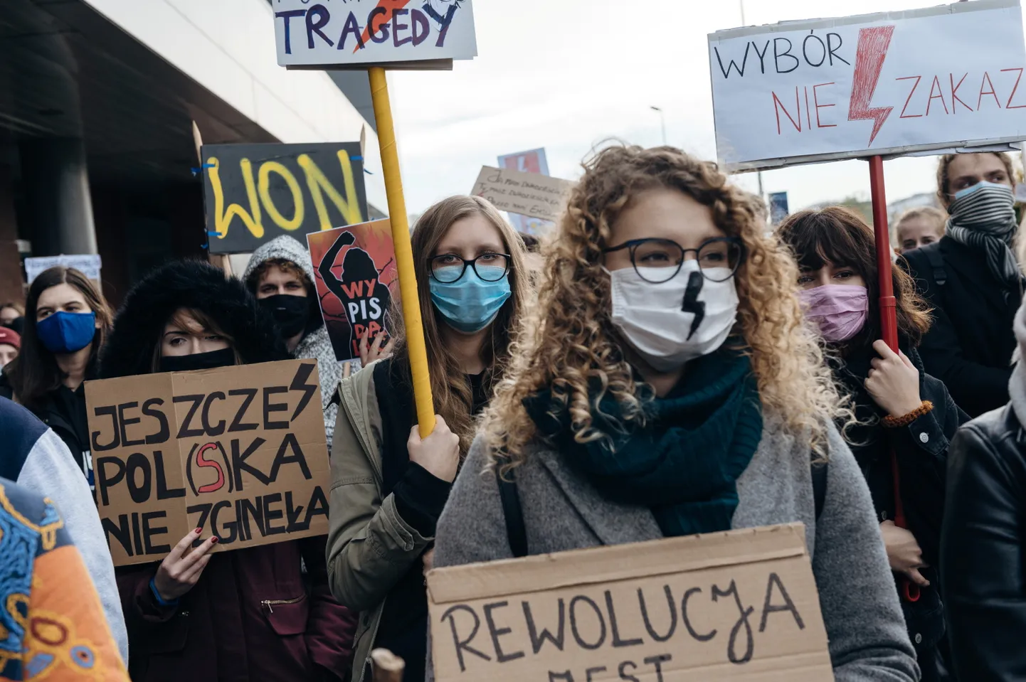 Polijā protestē pret abortu aizliegumu