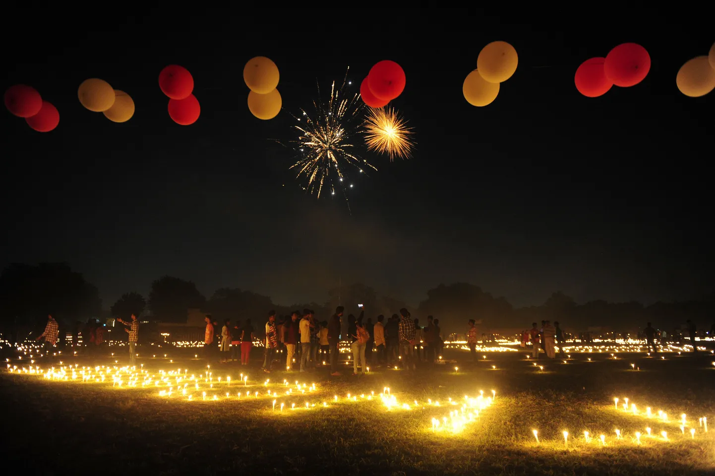 Diwali festivali eel Allahabadi staadionil.