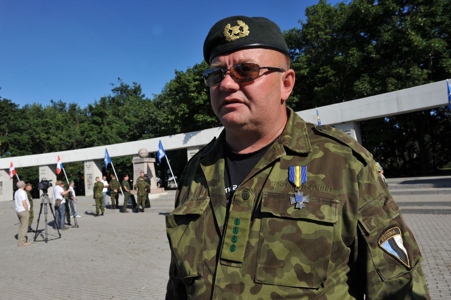 Erna Seltsi president kapten Meelis Rätsep sai Kaitseväe Peastaabi ülem brigaadikindral Riho Terraselt medali Erna rteke pikajalise korraldamise eest.