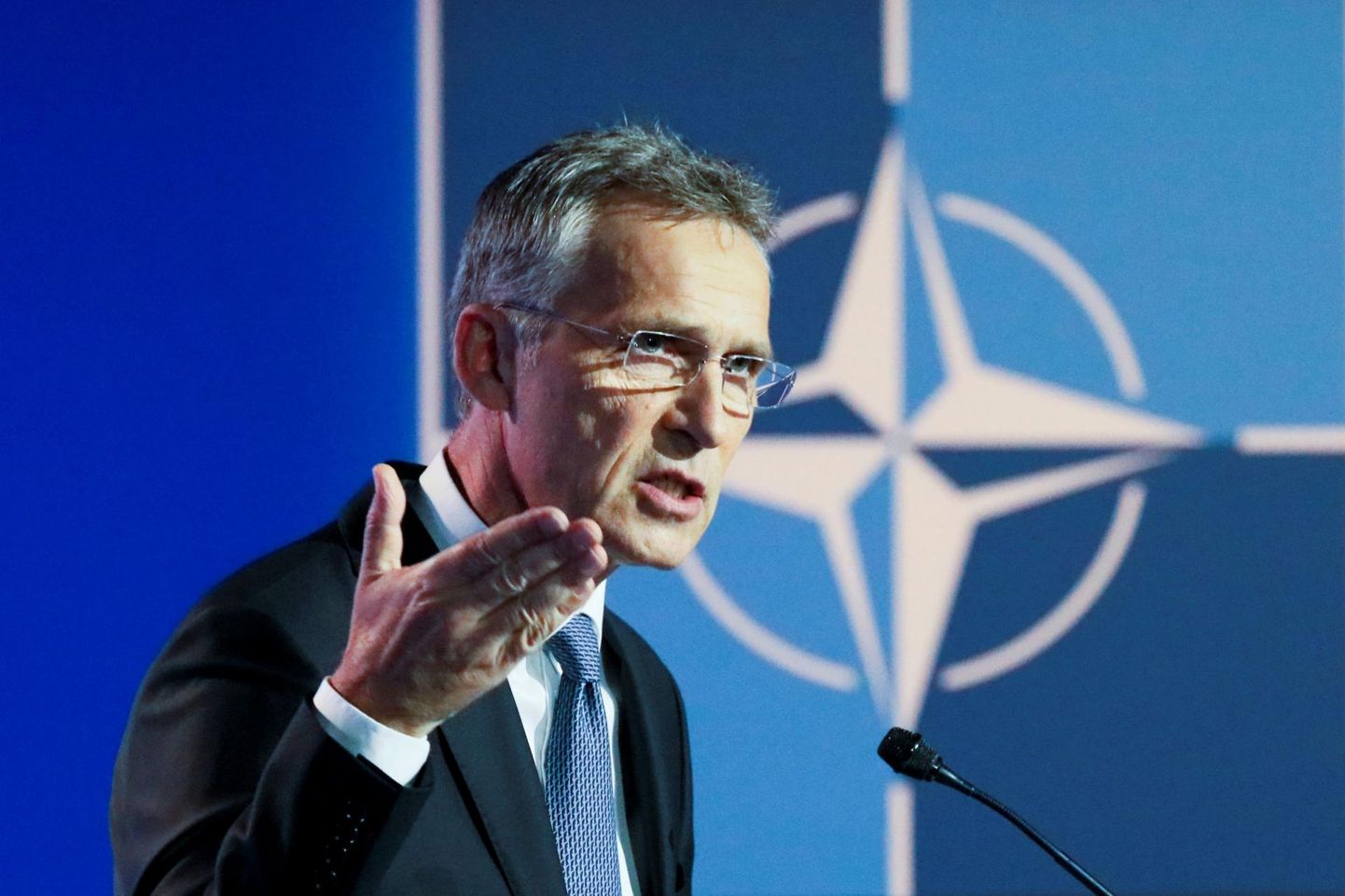 NATO peasekretär Jens Stoltenberg tunnustas eilsel pressikonverentsil USA presidendi Donald Trumpi selle eest, et ta võttis juhtrolli alliansi kaitsekulutuste asjus.