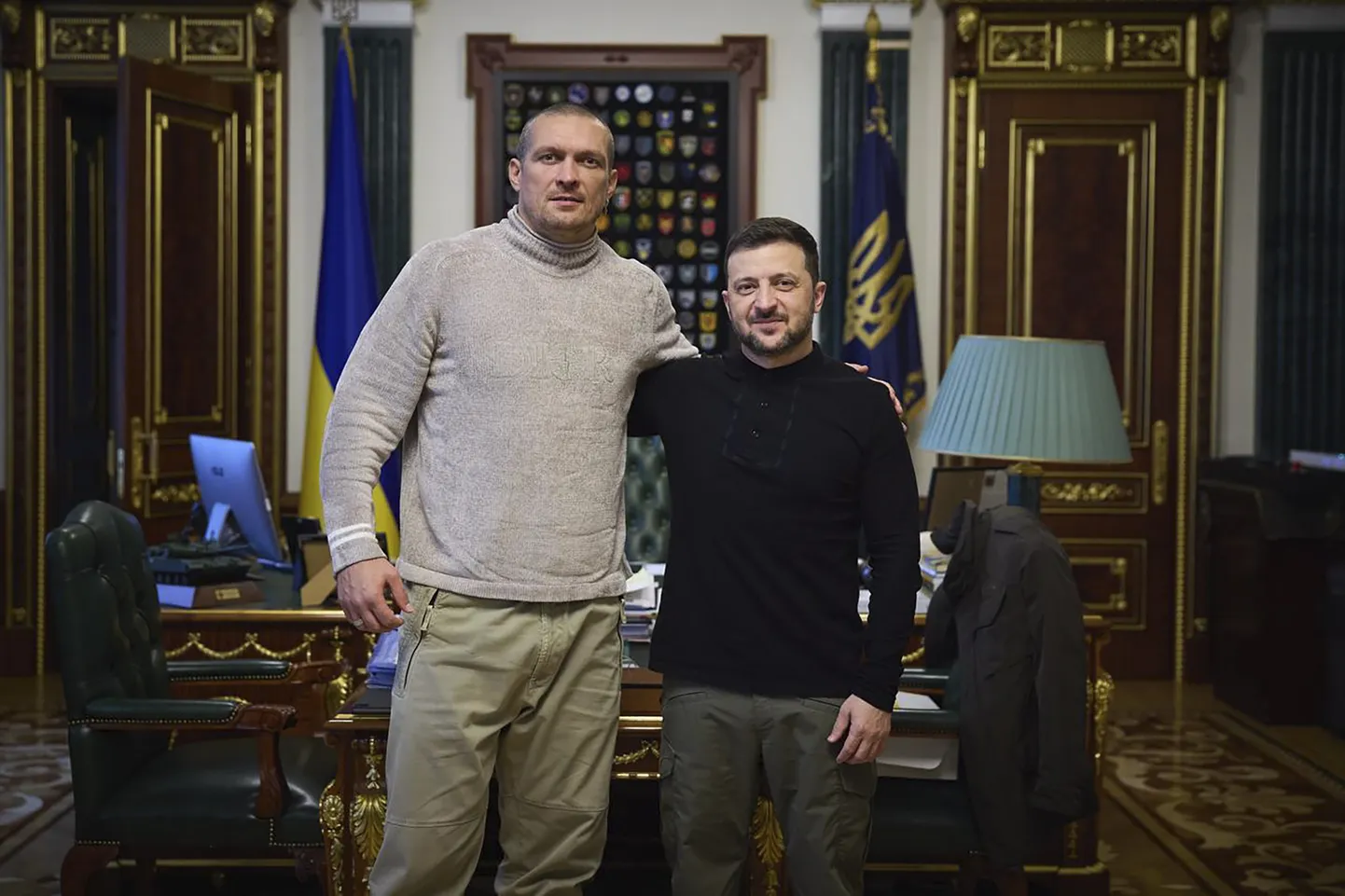 Pasaules čempions boksā Oleksandrs Usiks un Ukrainas prezidents Volodimirs Zelenskis