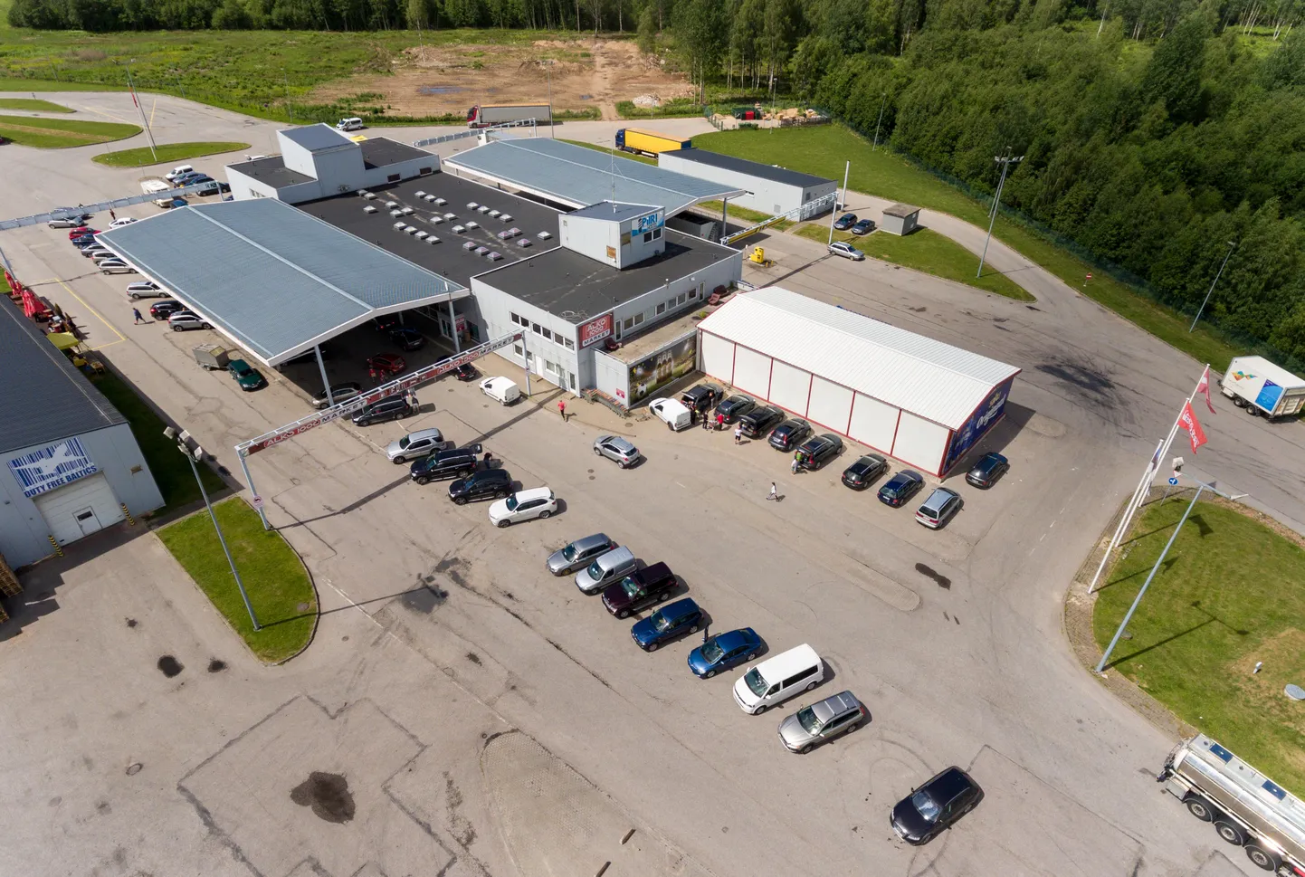 Nädalavahetusel peab uksed kinni hoidma ka Alko 1000 market Läti Valkas.
