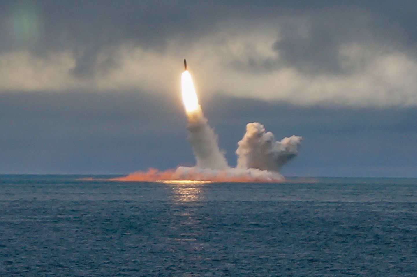 Vene raketikatsetus Barentsi merel. Foto on illustratiivne.