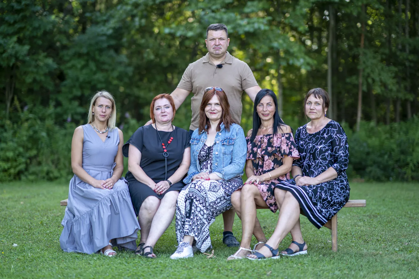 Andris ar meitenēm - no kreisās Zane, Līga, Iveta, Irina un Ilze