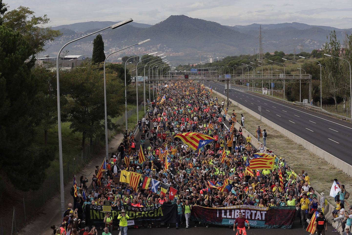 Barcelonasse suunduv katalaanide protestimarss.