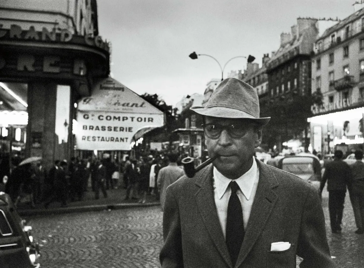Belgia krimikirjanik Georges Simenon (1903–1989) oli suur piibusõber, nagu ka tema loodud kirjandustegelastest tuntuim: komissar Jules Maigret.