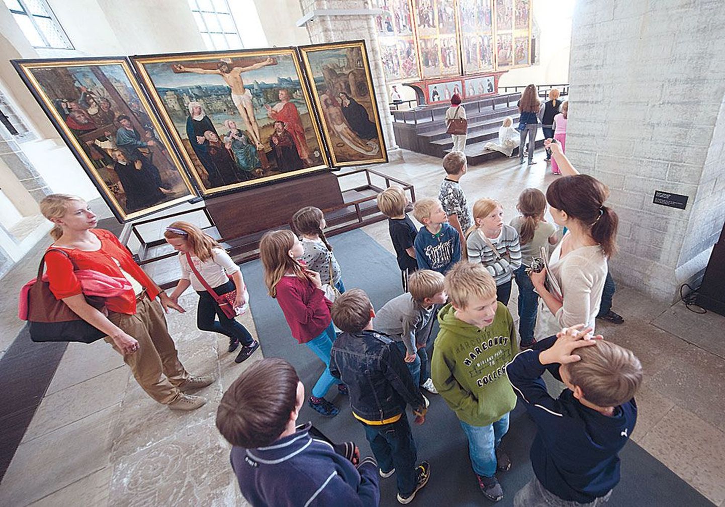 В музее Нигулисте с детьми доступным для них языком говорят об искусстве, истории, памяти, смерти, жизни и о многих других важных вещах.