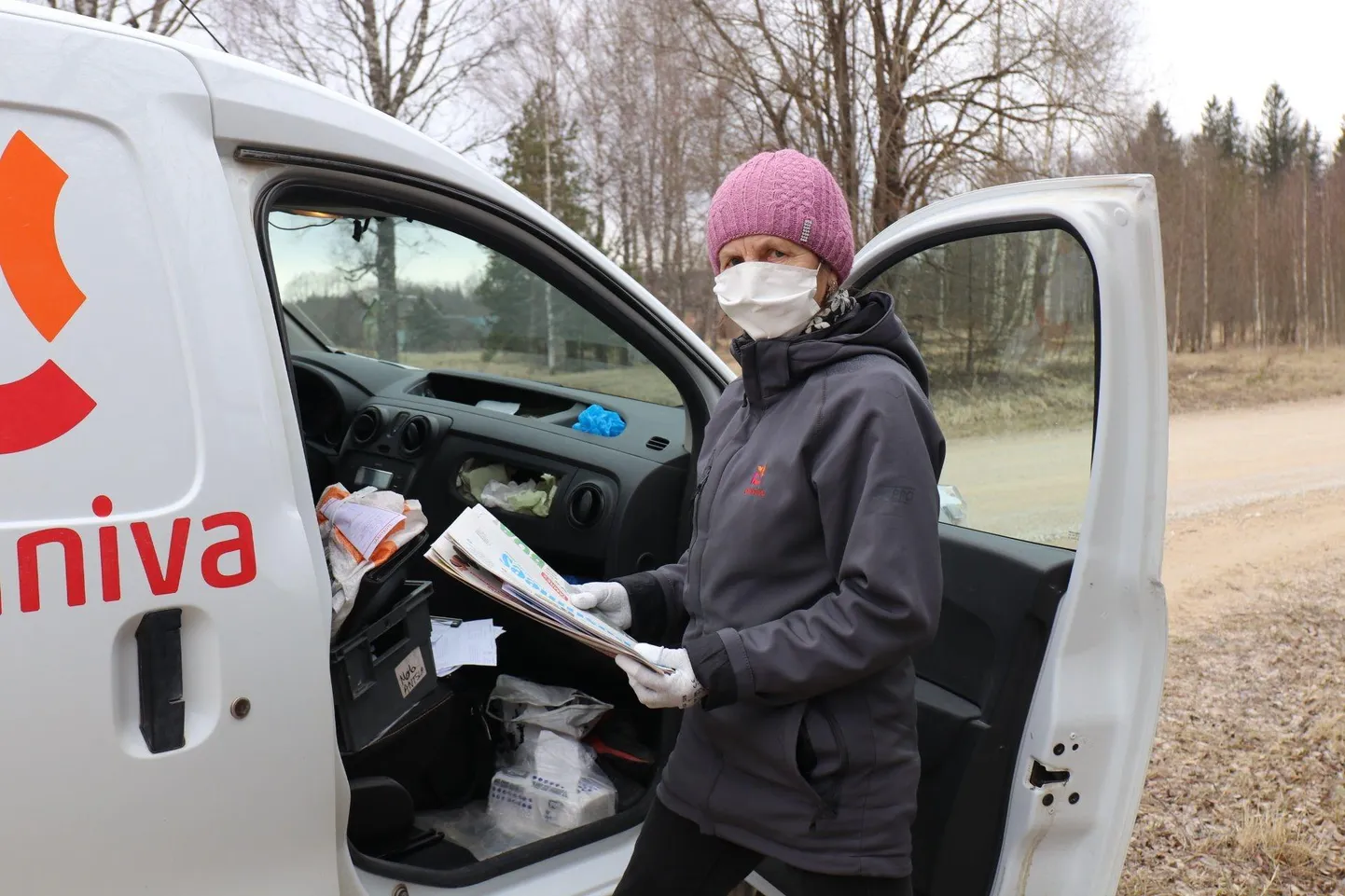 Võrumaa postiljonil Aime Vunderil läks eilne postiring koroonahirmu tõttu tavapärasest tund aega kiiremini.
