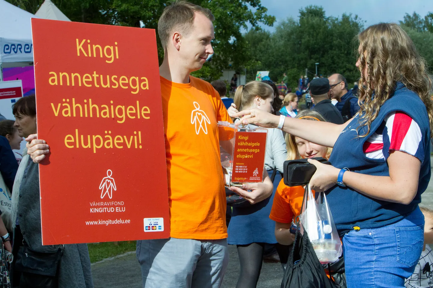 Vähiravifond annetusi kogumas.