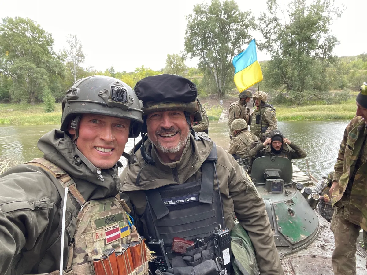 Переправа речки на технике ВСУ. Со своими боевыми товарищами.
