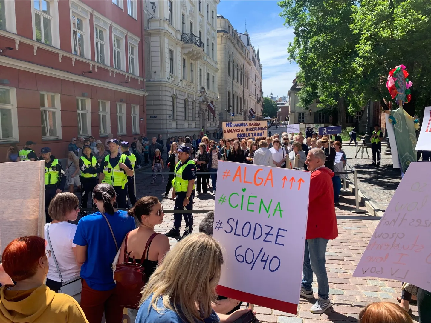Пикет педагогов у Сейма