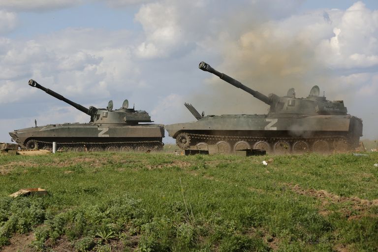 Vene liikursuurtükid 2S1 Gvozdika Donetskis võitlemas Ukraina vastu.