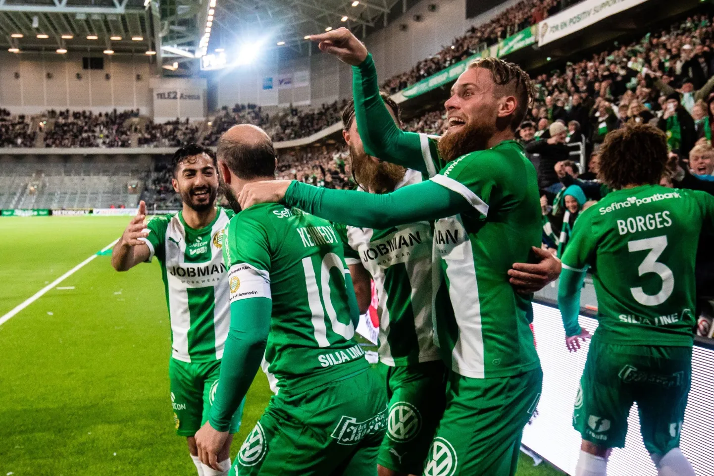 Bakircioglu koos meeskonnaga väravat tähistamas