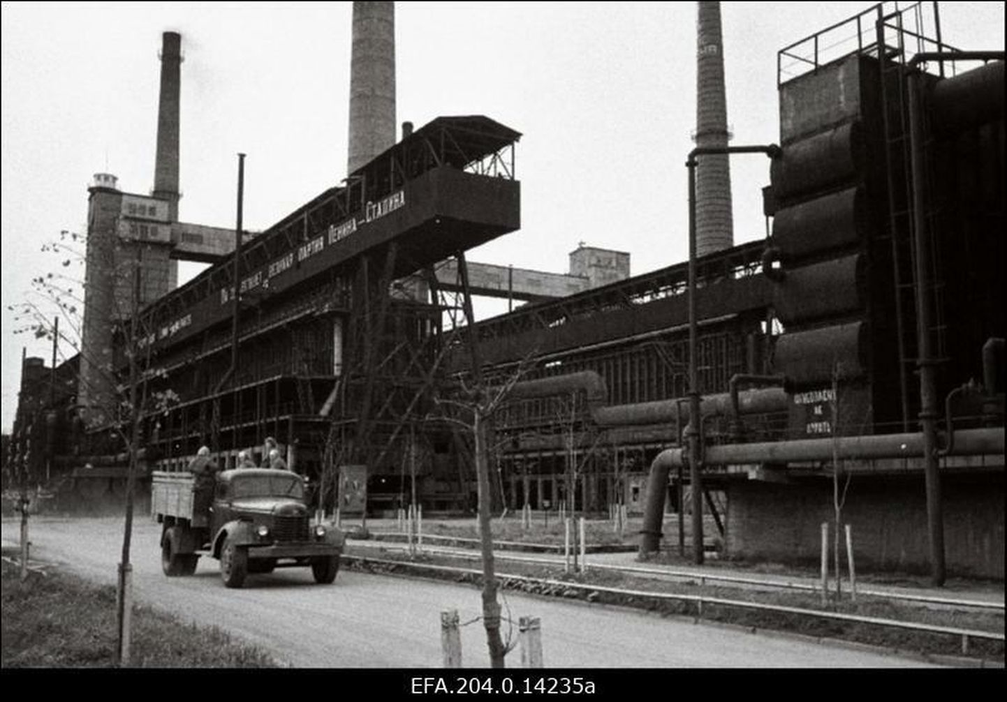 Сланцеперерабатывающий комбинат им. В. И. Ленина в Кохтла-Ярве, 1955 год.