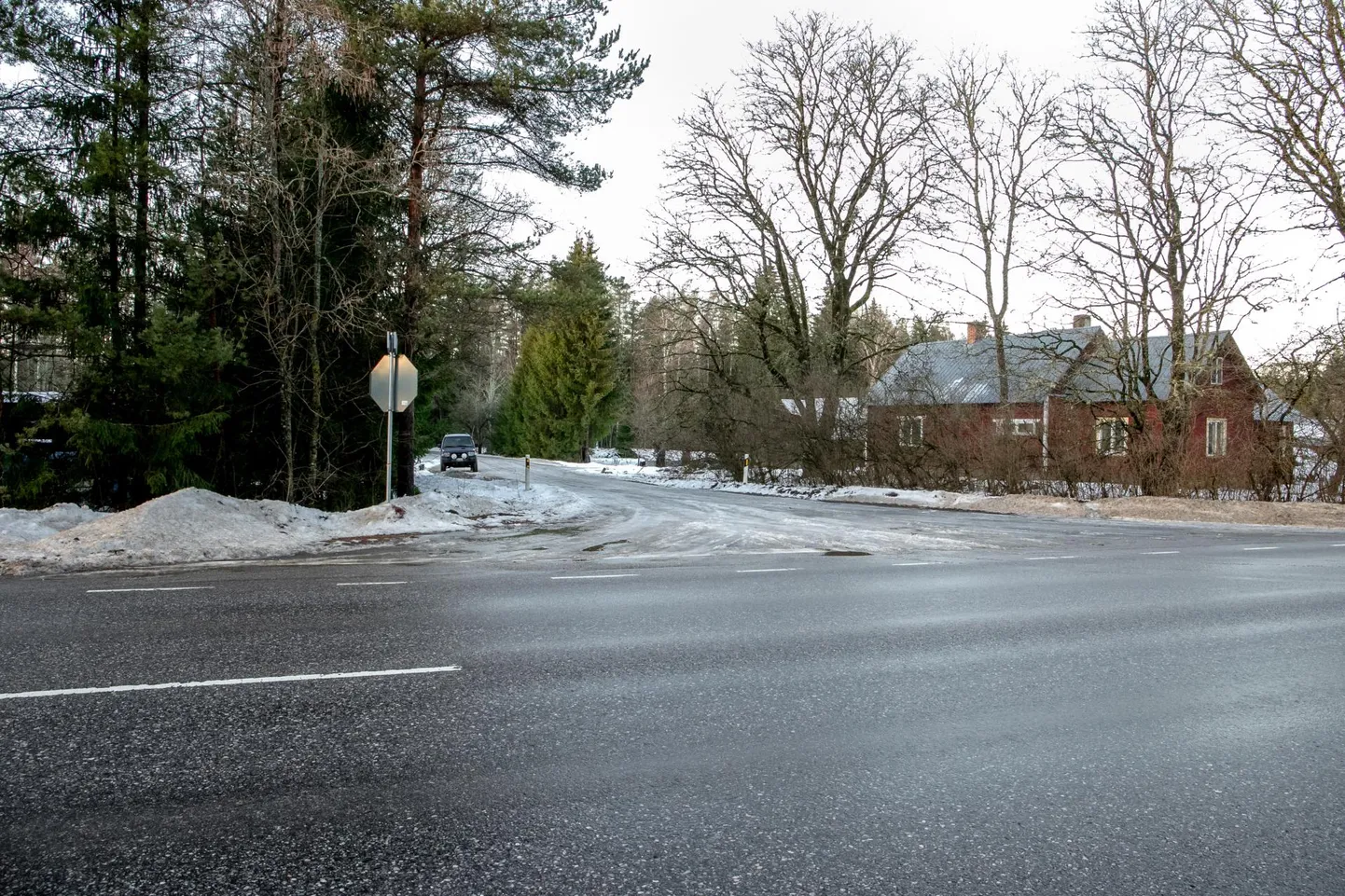 Tuuliku ehituseks tarvilik tee läinuks Samliku külas täpselt mööda Kivinuka talu poolitavat teed.