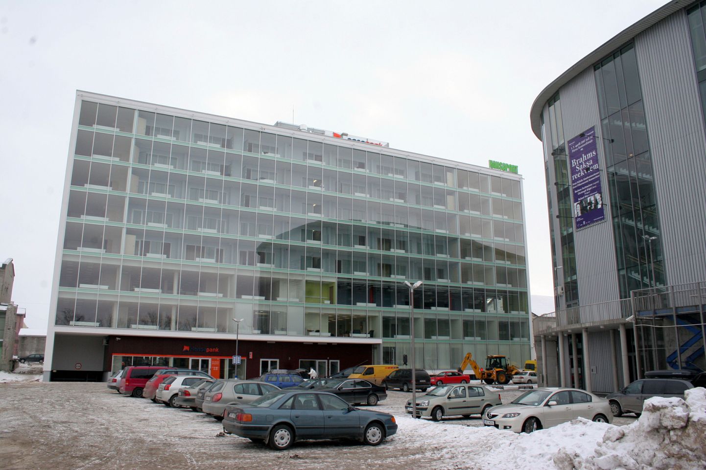 Pärnu kesklinnas Aida 5 asuvas kaheksakorruselises Hansapordi hoones on korterid ja bürooruumid.