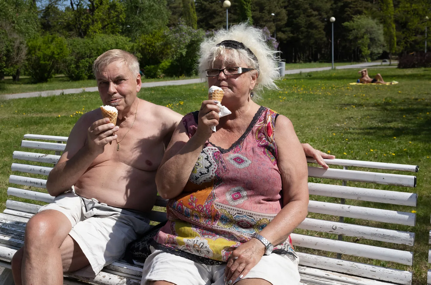 Aasta tagasi tõid soojad kevadilmad inimesed Stroomi randa jäätisega maiustama.
