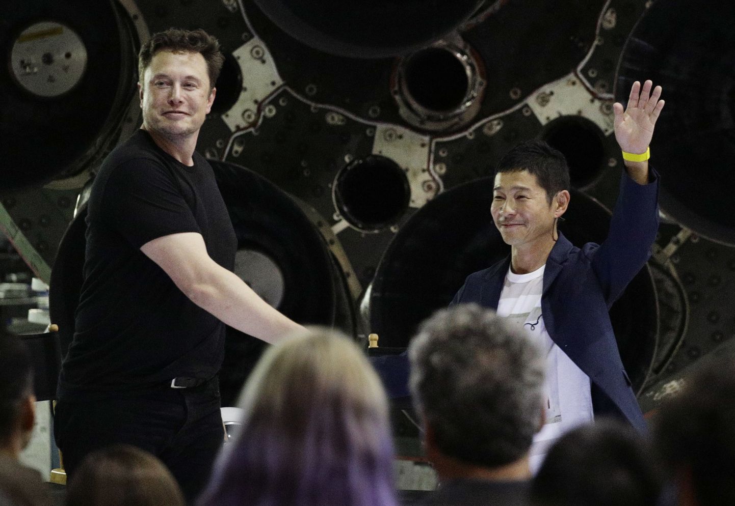 Elon Musk ja Yuzaku Maezawa SpaceX'i pressikonverentsil.