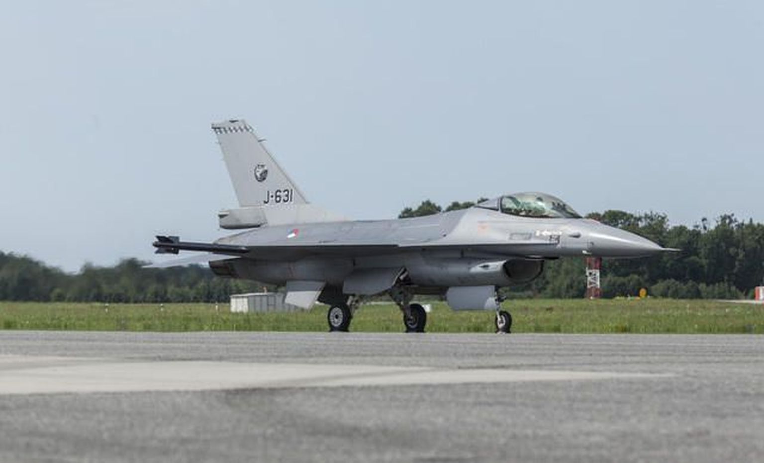 F-16 на базе Эмари.