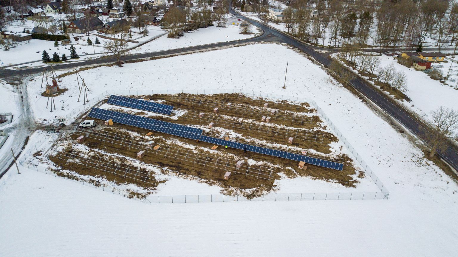 Aravetele päikesepargi ehitamine.
Foto: Dmitri Kotjuh/ Järva Teataja
