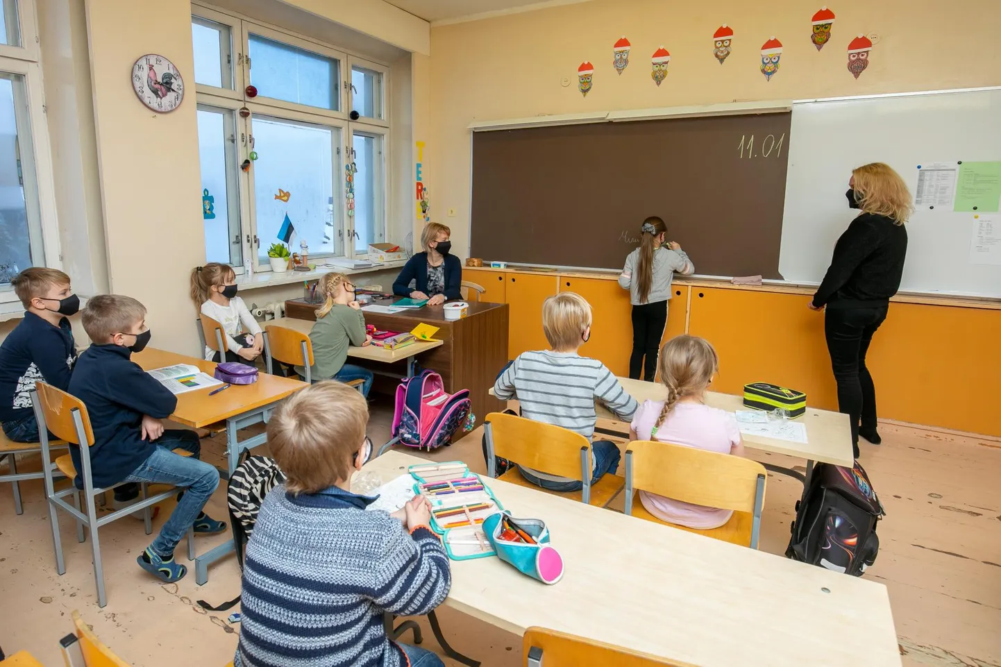 Haljala kooli lastele ja õpetajatele kinkis vald maskid. Kas see abinõu on piisav, et tagada Haljala koolipere hoitus?