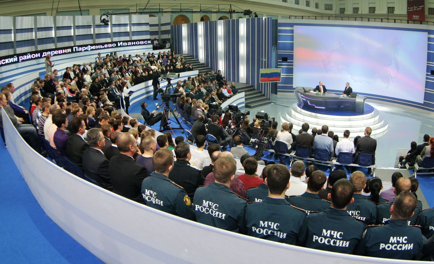 Publik kuulamas peaministri Vladimir Putini vastuseid tänases otseliinis.