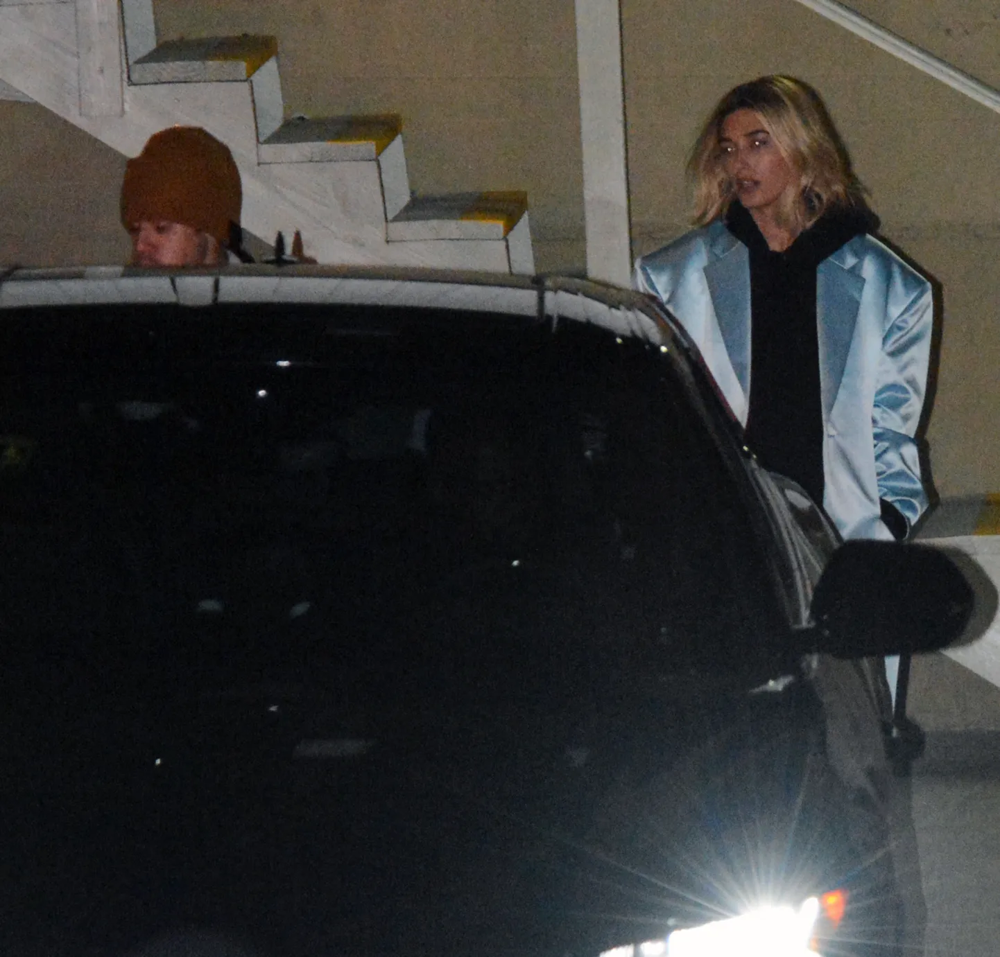 Laulja Justin Bieber hiilis koos abikaasaga jumalateenistusele
