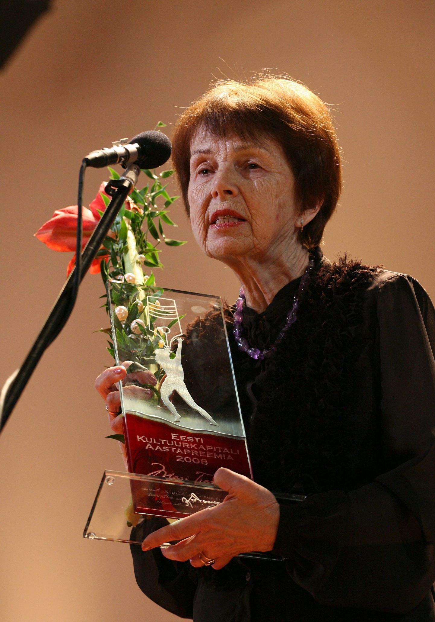 2008. aastal pälvis Mari Tarand kultuurkapitali kirjanduspreemia oma venna Juhan Viidingut meenutava raamatu «Ajapildi» eest.