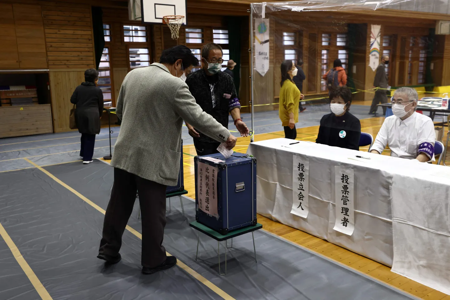 Jaapani üldvalimised 31. oktoobril 2021, valimisjaoskond Tokyos.